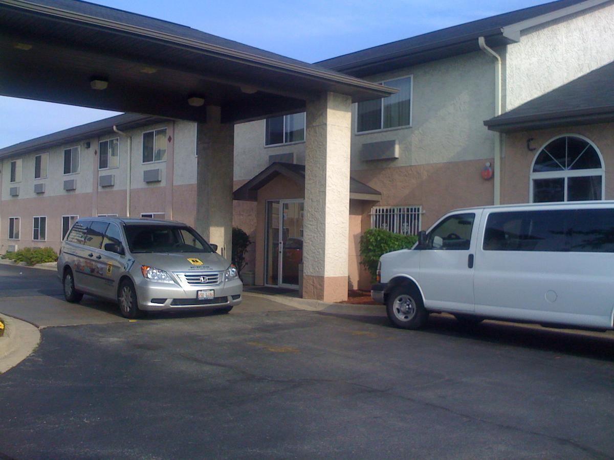 Готель Super 8 By Wyndham Chicago O'Hare Airport Елк-Ґров-Віллідж Екстер'єр фото
